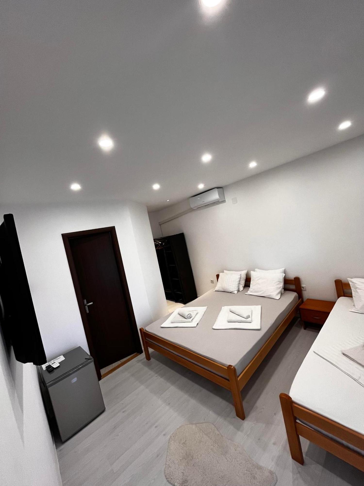 Vila Legrand Bazias Exterior photo